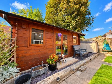 4 bedroom Semi-detached house for sale in Lower Prestwood Road, Wednesfield, Wolverhampton, WV11