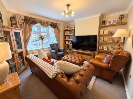 4 bedroom Semi-detached house for sale in Lower Prestwood Road, Wednesfield, Wolverhampton, WV11