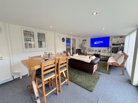 4 bedroom Semi-detached house for sale in Lower Prestwood Road, Wednesfield, Wolverhampton, WV11