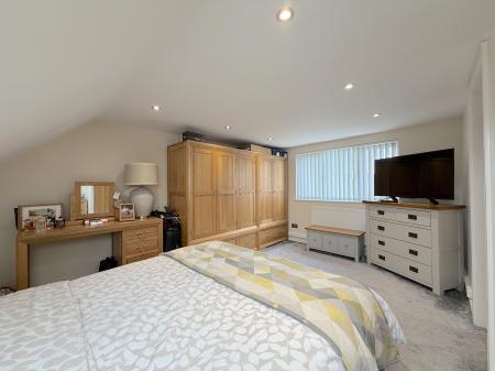 4 bedroom Semi-detached house for sale in Lower Prestwood Road, Wednesfield, Wolverhampton, WV11