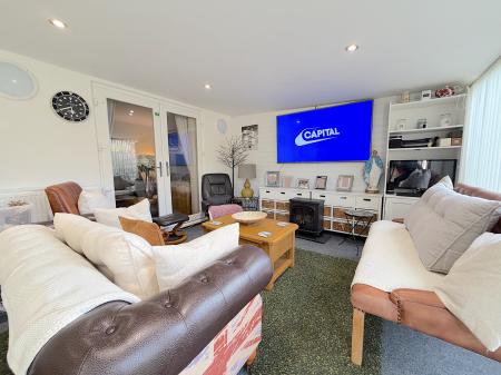 4 bedroom Semi-detached house for sale in Lower Prestwood Road, Wednesfield, Wolverhampton, WV11