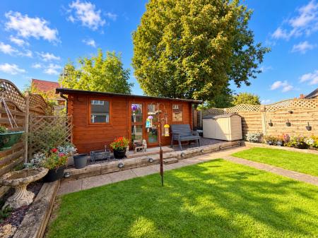 4 bedroom Semi-detached house for sale in Lower Prestwood Road, Wednesfield, Wolverhampton, WV11