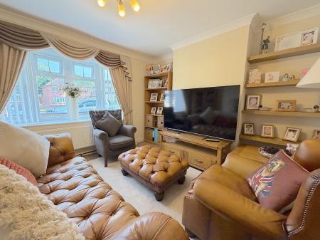 4 bedroom Semi-detached house for sale in Lower Prestwood Road, Wednesfield, Wolverhampton, WV11