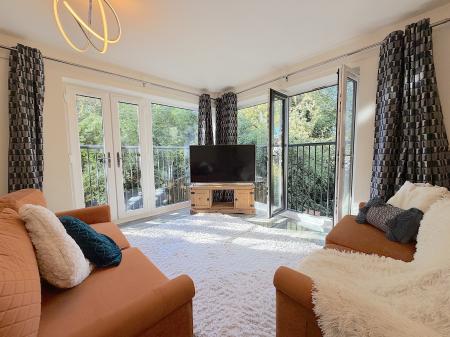 2 bedroom Flat for sale in Deans Gate, Willenhall, Wolverhampton, WV13