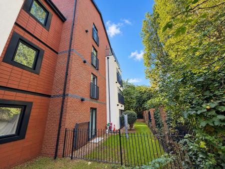 2 bedroom Flat for sale in Deans Gate, Willenhall, Wolverhampton, WV13