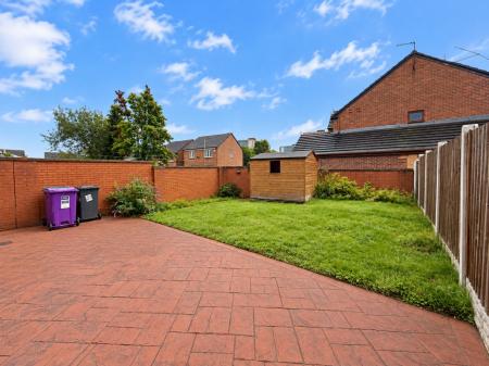 4 bedroom Detached house to let in Bluebell Crescent, Wednesfield, WV11