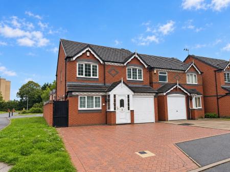 4 bedroom Detached house to let in Bluebell Crescent, Wednesfield, WV11
