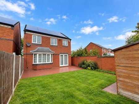 4 bedroom Detached house to let in Bluebell Crescent, Wednesfield, WV11