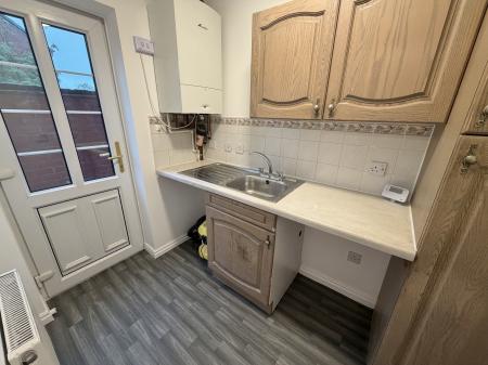 4 bedroom Detached house to let in Bluebell Crescent, Wednesfield, WV11