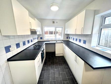 5 bedroom Semi-detached house to let in Hordern Road, Wolverhampton, WV6