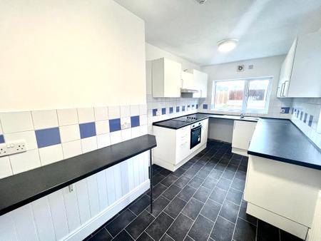 5 bedroom Semi-detached house to let in Hordern Road, Wolverhampton, WV6