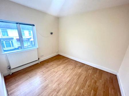 5 bedroom Semi-detached house to let in Hordern Road, Wolverhampton, WV6