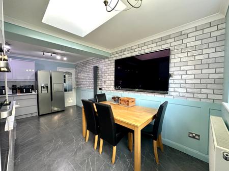 3 bedroom Semi-detached house for sale in Exbury Close, Pendeford, Wolverhampton, WV9