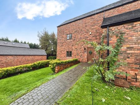 4 bedroom Barn Conversion to let in Lodge Lane, Cannock, WS11
