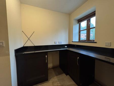4 bedroom Barn Conversion to let in Lodge Lane, Cannock, WS11