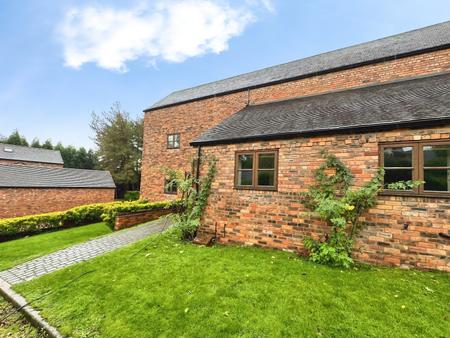 4 bedroom Barn Conversion to let in Lodge Lane, Cannock, WS11