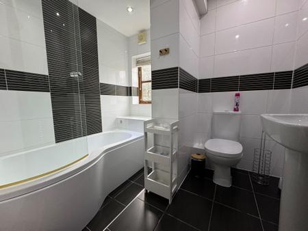 4 bedroom Barn Conversion to let in Lodge Lane, Cannock, WS11