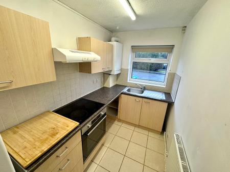 1 bedroom Flat to let in Weyhill Close, Wolverhampton, WV9