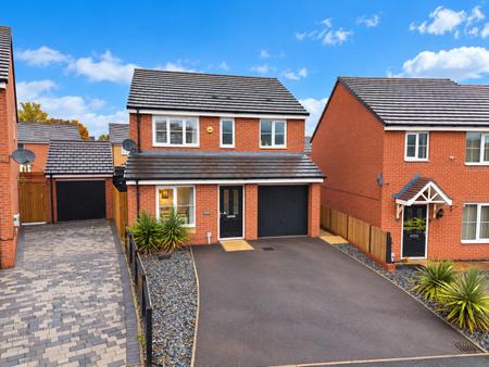 3 bedroom Detached house for sale in Clare Grove, Wednesfield, Wolverhampton, WV11