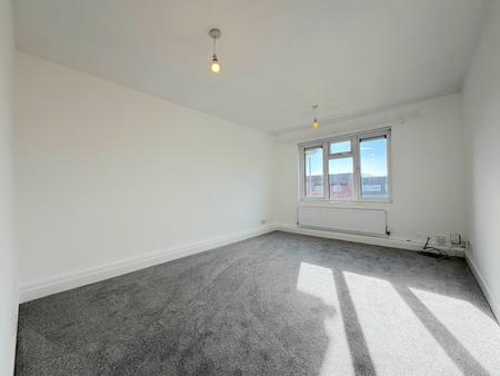 2 bedroom Maisonette for sale in Hambledon Close, Pendeford, Wolverhampton, WV9