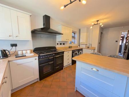 3 bedroom Semi-detached house for sale in Newbolds Road, Fallings Park, Wolverhampton, WV10