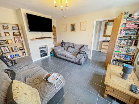 3 bedroom End of terrace house for sale in Ashmount Park, Lisburn, BT27