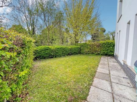 2 bedroom Flat for sale in Badgers Lane, Lisburn, BT28