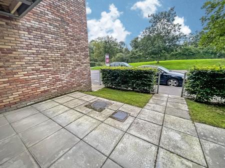 2 bedroom Ground floor flat for sale in 43