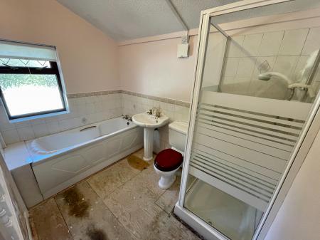 5 bedroom Detached house for sale in Beechill Grove, Derriaghy, BT28