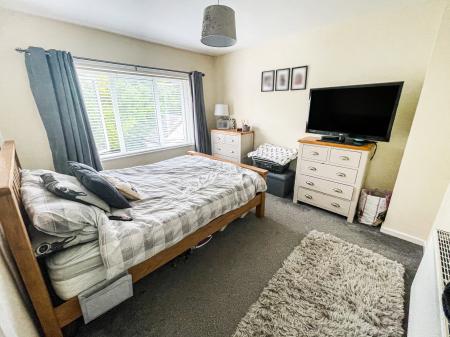 3 bedroom Terraced House for sale in Belvoir Crescent, Lisburn, BT28