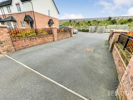 2 bedroom Ground floor flat for sale in Blaris Drive, Lisburn, BT27