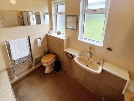 5 bedroom Detached house for sale in Carrisbrook Gardens, Lambeg, BT27