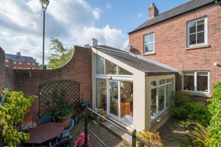 3 bedroom Town house for sale in Kilwarlin Avenue, Hillsborough, BT26