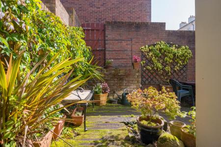 3 bedroom Town house for sale in Kilwarlin Avenue, Hillsborough, BT26