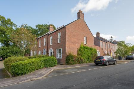 3 bedroom Town house for sale in Kilwarlin Avenue, Hillsborough, BT26