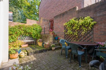 3 bedroom Town house for sale in Kilwarlin Avenue, Hillsborough, BT26