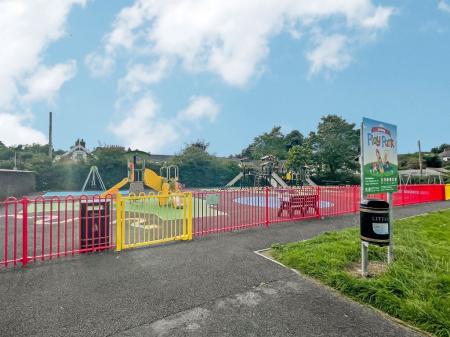 2 bedroom Terraced House for sale in Railway View, Lambeg, BT27