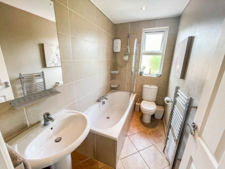 2 bedroom Terraced House for sale in Railway View, Lambeg, BT27