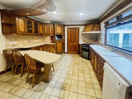 4 bedroom Bungalow to let in Lough Road, Lisburn, BT28