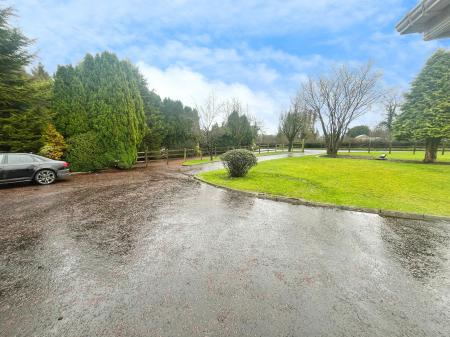 4 bedroom Bungalow to let in Lough Road, Lisburn, BT28