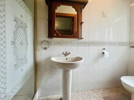 4 bedroom Bungalow to let in Lough Road, Lisburn, BT28