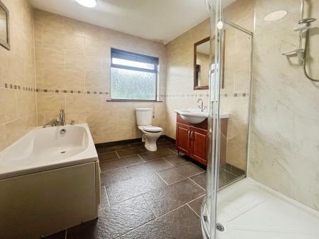 4 bedroom Bungalow to let in Lough Road, Lisburn, BT28