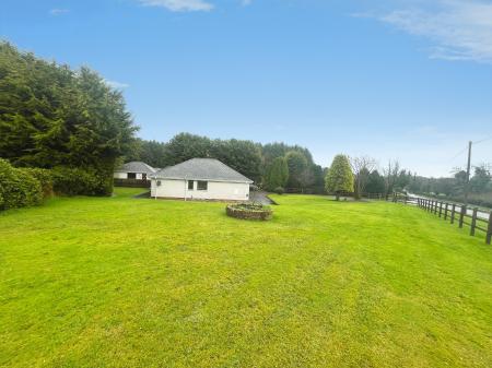 4 bedroom Bungalow to let in Lough Road, Lisburn, BT28