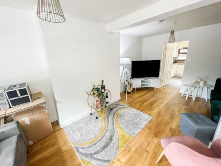 2 bedroom Terraced House to let in Low Road, Lisburn, BT27