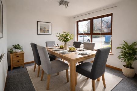 5 bedroom Detached house to let in Kings Chase, Maze, BT27