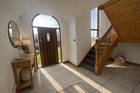 5 bedroom Detached house to let in Kings Chase, Maze, BT27