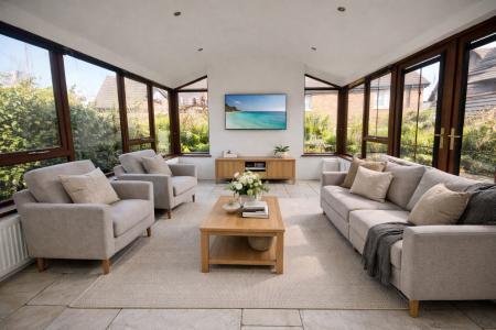 5 bedroom Detached house to let in Kings Chase, Maze, BT27