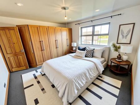 5 bedroom Detached house to let in Kings Chase, Maze, BT27