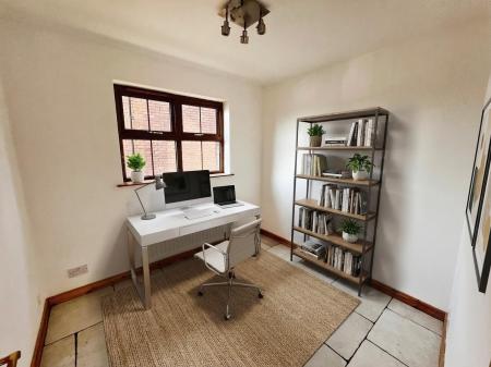 5 bedroom Detached house to let in Kings Chase, Maze, BT27