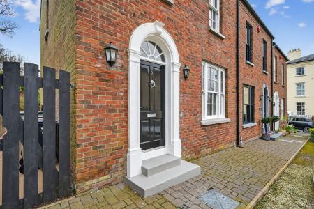 4 bedroom Town house for sale in Kilwarlin Avenue, Hillsborough, BT26